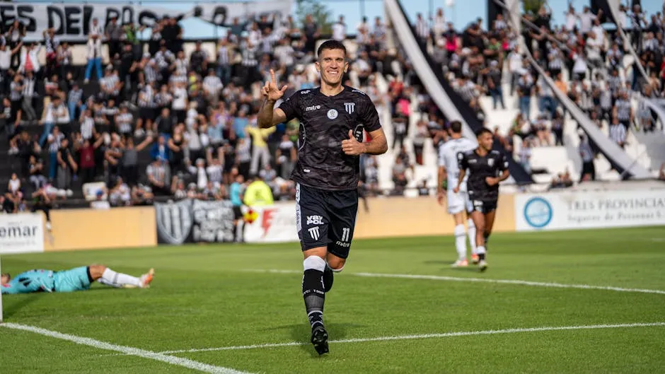 Close-up van een sportboek met een ingevuld formulier voor Correcte Score weddenschappen op voetbalwedstrijden.